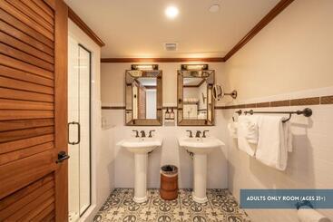 هتل Grassy Flats Resort & Beach Club