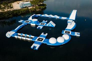 هتل Grassy Flats Resort & Beach Club