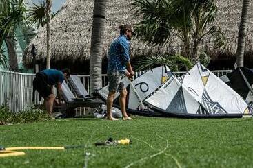 هتل Grassy Flats Resort & Beach Club