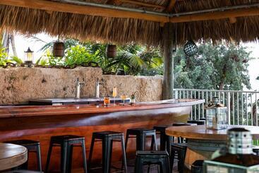 هتل Grassy Flats Resort & Beach Club