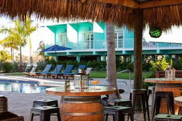 هتل Grassy Flats Resort & Beach Club