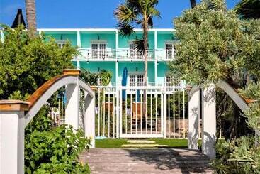 هتل Grassy Flats Resort & Beach Club