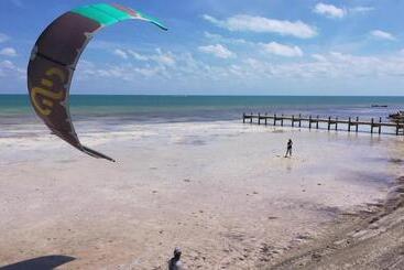 هتل Grassy Flats Resort & Beach Club