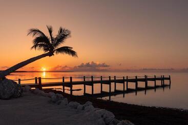 هتل Grassy Flats Resort & Beach Club