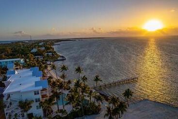 هتل Grassy Flats Resort & Beach Club