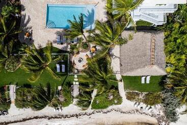 هتل Grassy Flats Resort & Beach Club