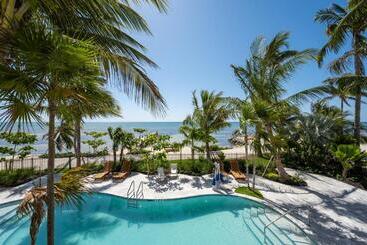هتل Grassy Flats Resort & Beach Club