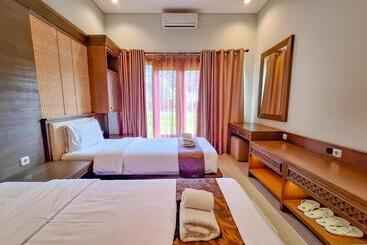 هتل Sekuro Village Beach Resort