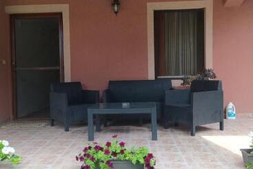 پانسیون Apartment & Rooms Aleksandar