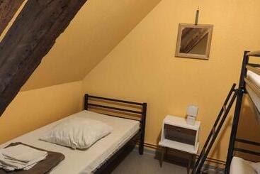 هاستل Auberge De Jeunesse La Hulotte