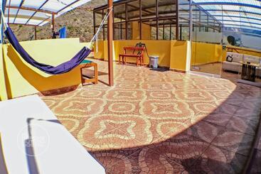 تختخواب و صبحانه El Parche Rutero Hostel