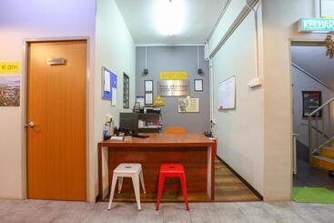 پانسیون Spot On 89751 Bed Station Guest House   Hostel