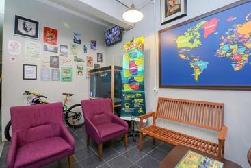 پانسیون Spot On 89751 Bed Station Guest House   Hostel