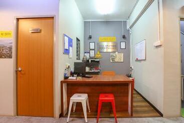 پانسیون Spot On 89751 Bed Station Guest House   Hostel