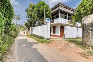 هتل Blue Lotus Galle