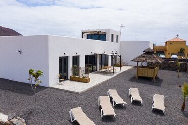 تختخواب و صبحانه Maar House Lajares