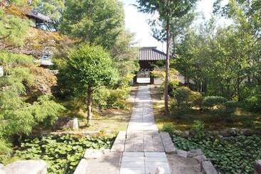 تختخواب و صبحانه Aki Kokubunji Shukubou