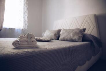 تختخواب و صبحانه Aleandre