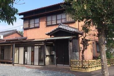تختخواب و صبحانه Guesthouse Izuru