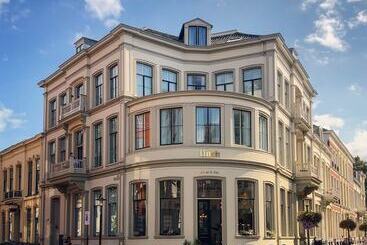 Finch Boutique Hotel, Downtown