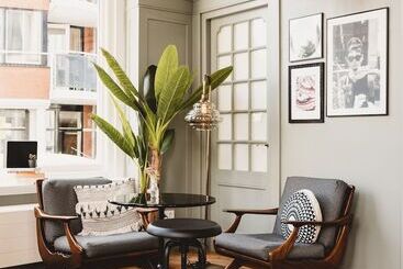Finch Boutique Hotel, Downtown