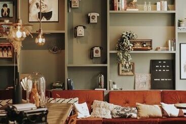 Finch Boutique Hotel, Downtown