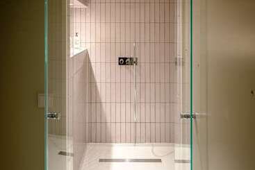 Finch Boutique Hotel, Downtown