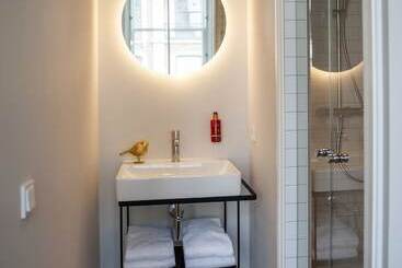 Finch Boutique Hotel, Downtown