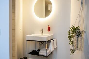 Finch Boutique Hotel, Downtown