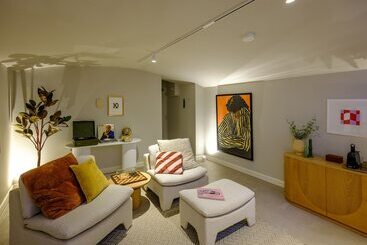 Finch Boutique Hotel, Downtown