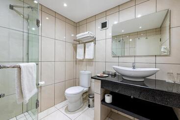 Отель African Sky Newcastle Inn