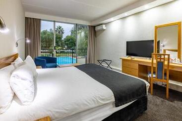 Отель African Sky Newcastle Inn