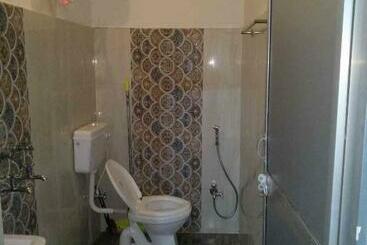 Otel J B Palace