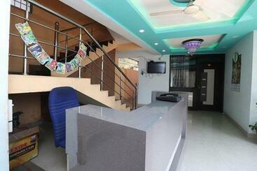 Otel J B Palace
