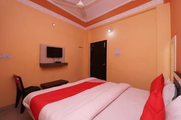 Otel J B Palace