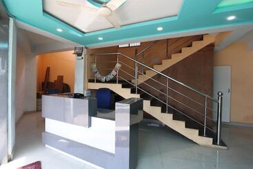 Otel J B Palace