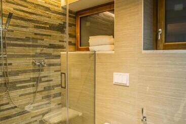 پانسیون Alpine Rooms Guesthouse
