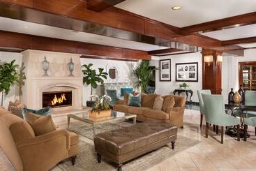 هتل Ayres Suites Diamond Bar