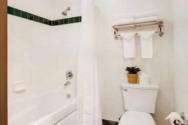هتل Ayres Suites Diamond Bar