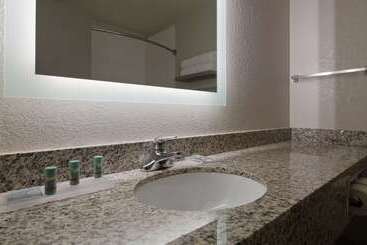 هتل Best Western Eau Claire South