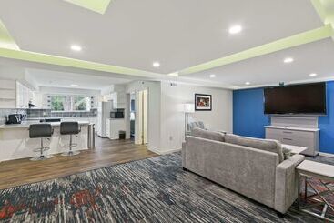 Best Western Plus Lake Lanier Gainesville Hotel & Suites