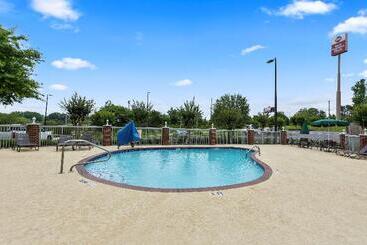 Best Western Plus Lake Lanier Gainesville Hotel & Suites