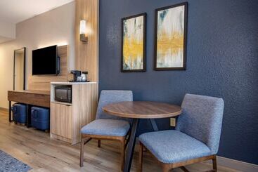 هتل Best Western Plus Orlando East Ucf Area