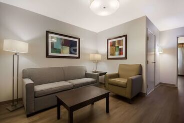 هتل Spark By Hilton Destin