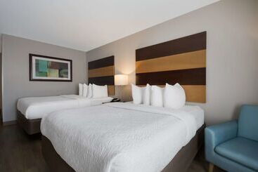 هتل Spark By Hilton Destin