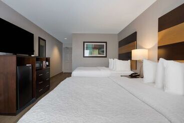هتل Spark By Hilton Destin