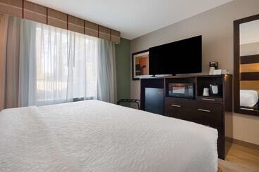 هتل Spark By Hilton Destin