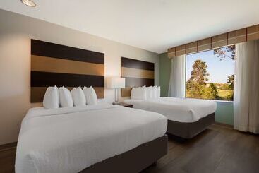 هتل Spark By Hilton Destin