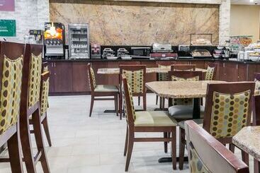 هتل Comfort Inn Metro Airport