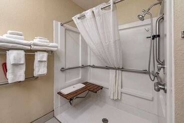 هتل Comfort Inn & Suites Hays I70